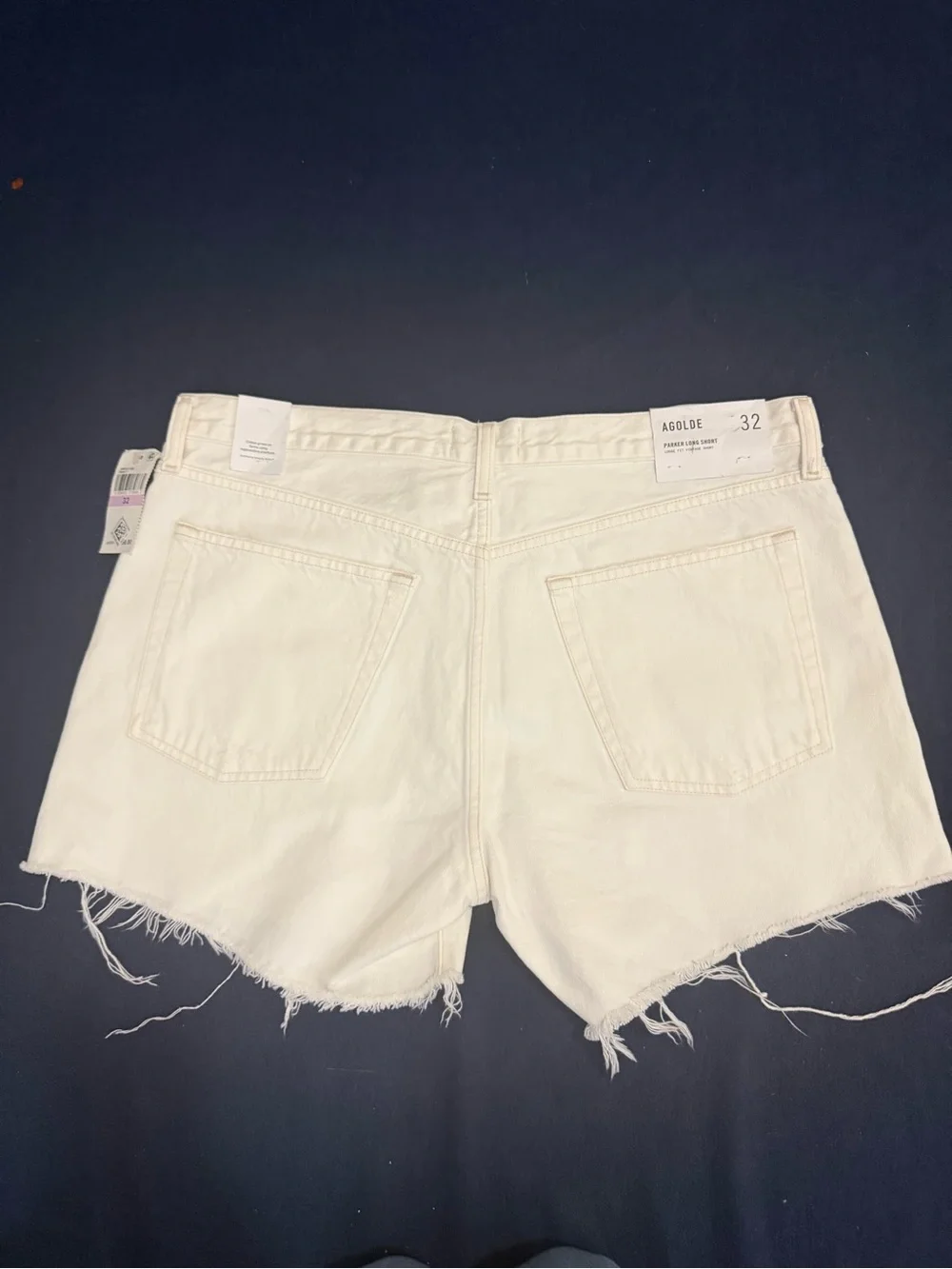 AGOLDE Parker Long Short Loose Fit in Panna Cotta White Size 32 NWT MSRP $158